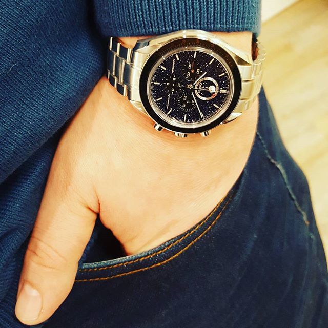 mallofthewatch's tweet photo. Speedmaster moonwatch ➡️The 1st watch worn on the moon! 🚀🌚 One of Omega's most iconic timepiece.
✔https://t.co/vEZo54P62E
✉ info@mallofthewatch.com
#speedmaster #moonwatch #stars #moon #monaco #like4follow #followforfollow  #luxurioustimepieces #l… https://t.co/hFRMT0fRqR https://t.co/imkXSjwfNc