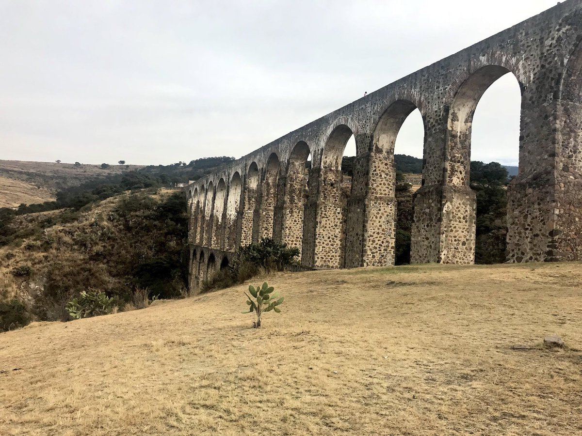 EdomexTurismo's tweet photo. Desde el Parque Ecoturístico #ArcosDelSitio y su imponente acueducto en #Tepotzotlán #PuebloMágico les deseamos un #FelizViernes https://t.co/qTHe0hmYgm