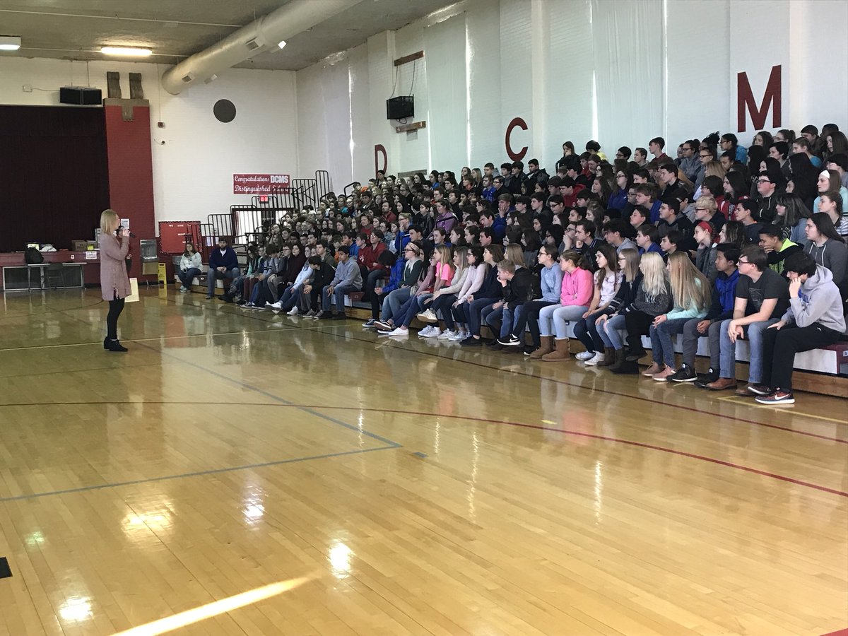 dcmsalln's tweet photo. @dcmsalln 8th grades learning about what their future HS options are; in the case the Owensboro Leadership Academy through @OboroSchools https://t.co/MPKm6jbWbU