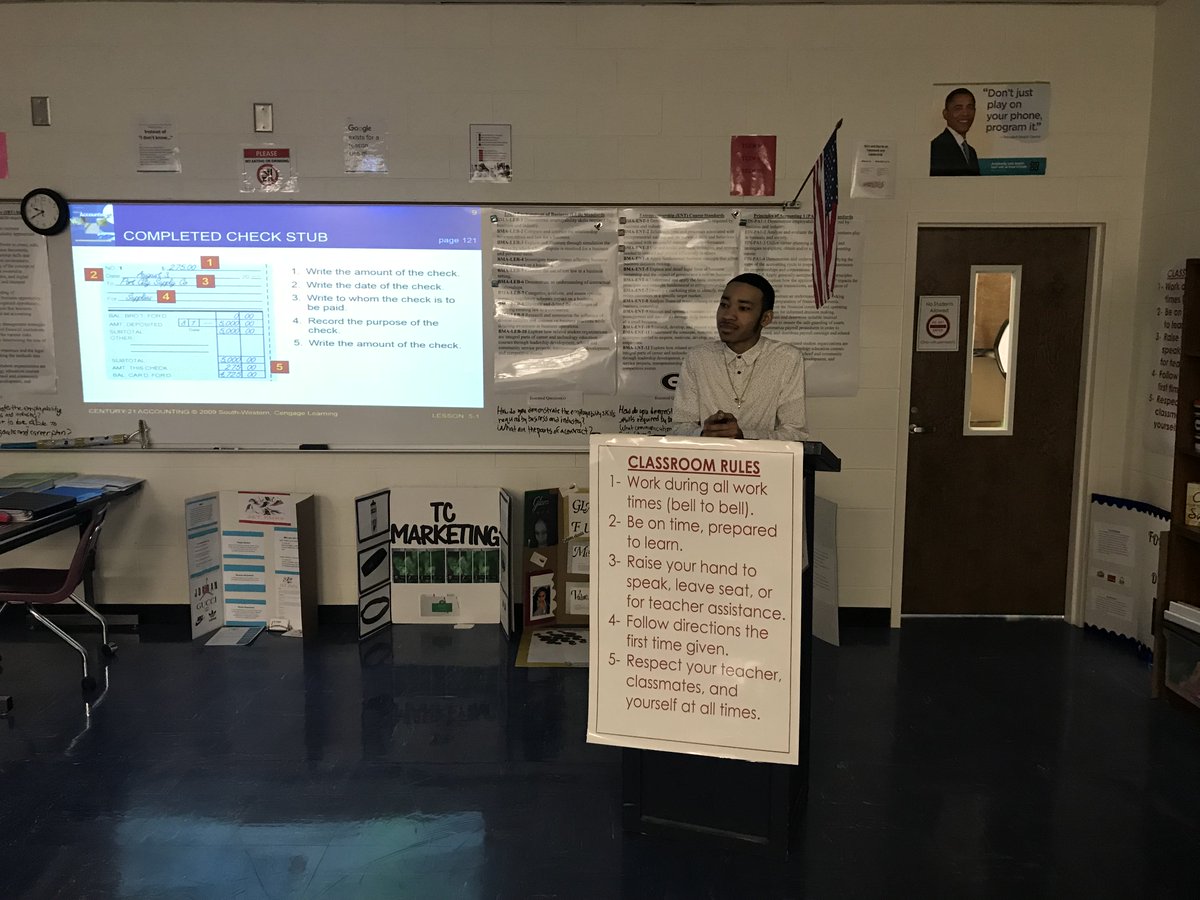 YvetteDupree's tweet photo. #BusEdu Students collaborate to decide what they would do if given 5 million dollars for a 30 second #SuperBowl Commercial! #Promotion #FunFriday #ELHSSoar #CTAEMonth @ELHS_HCS @GeorgiaCTAE @CTAE_HCS 📱🎥🏈 https://t.co/tnJZiMROG4
