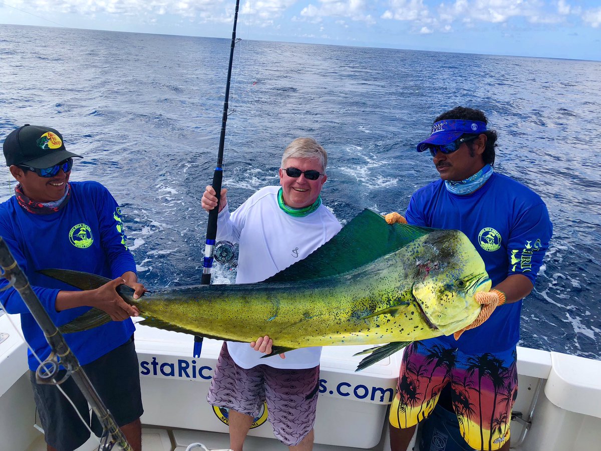 AccurateFishing's tweet photo. #MahiMadness down in Costa Rica! Friend of Accurate, Bob H. sent in this photo of friend Len P. holding a 64 inch dorado landed on a 665H during a trip to Costa Rica this week!
#TeamAccurate
#FishHard
#SmallReelsBigFish https://t.co/pEzdsSGclQ