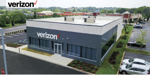ABS_Management's tweet photo. 📱Verizon recently opened a new store in Plymouth Meeting PA's high profile intersection Route 611 and Pennsylvania Turnpike. Equity Retail Brokers' Rob Samtmann &amp; Brian Wherty represented the company in the 6,000 sq ft lease. #absmanagement #reuvenrivlin #commerical #realestate https://t.co/3vDZwH17Vj
