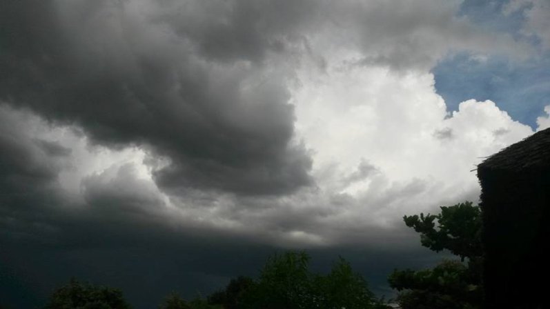 ecr9495's tweet photo. Storm warning for parts of KZN -https://t.co/05v7DvYJCP https://t.co/cVypiYhZp7