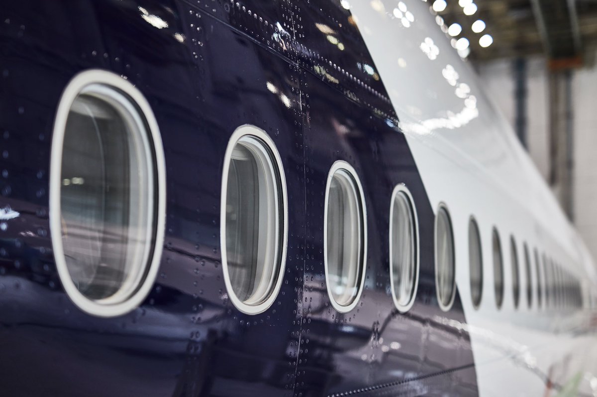 Lufthansa_DE's tweet photo. Na, ein kleiner Blick gefällig?
Vorsicht, die Lackierung ist superfresh ✈️.
#ExploreTheNew 💙 #LufthansaBlue https://t.co/0PUtURseoj
