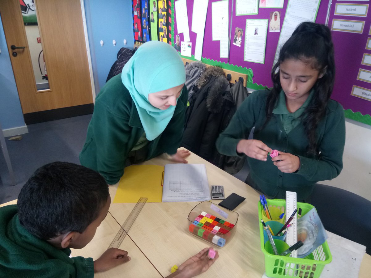 mrAndrewsY3pl's tweet image. #DosbarthMeteor have been solving volume problems by selecting appropriate materials and units of measurement. #problesolving #maths