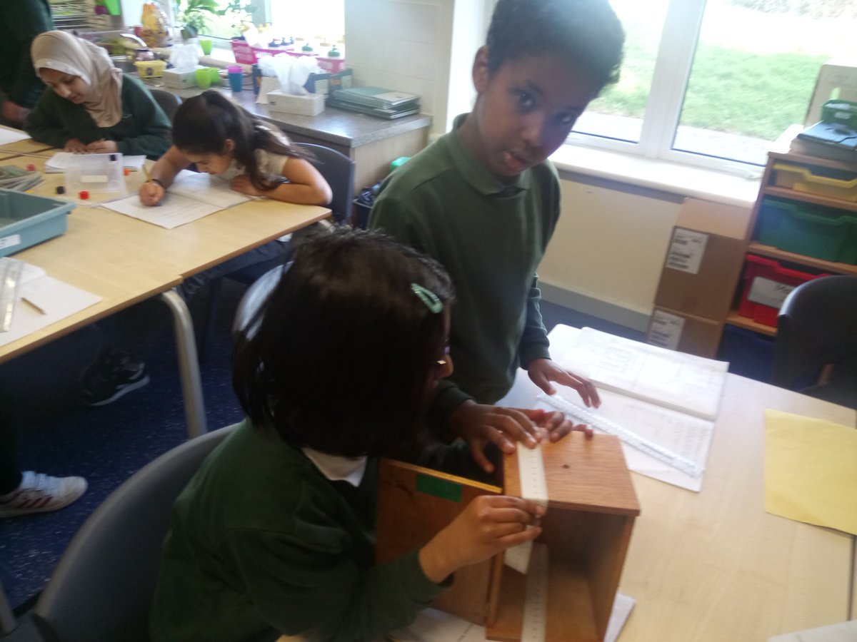 mrAndrewsY3pl's tweet image. #DosbarthMeteor have been solving volume problems by selecting appropriate materials and units of measurement. #problesolving #maths