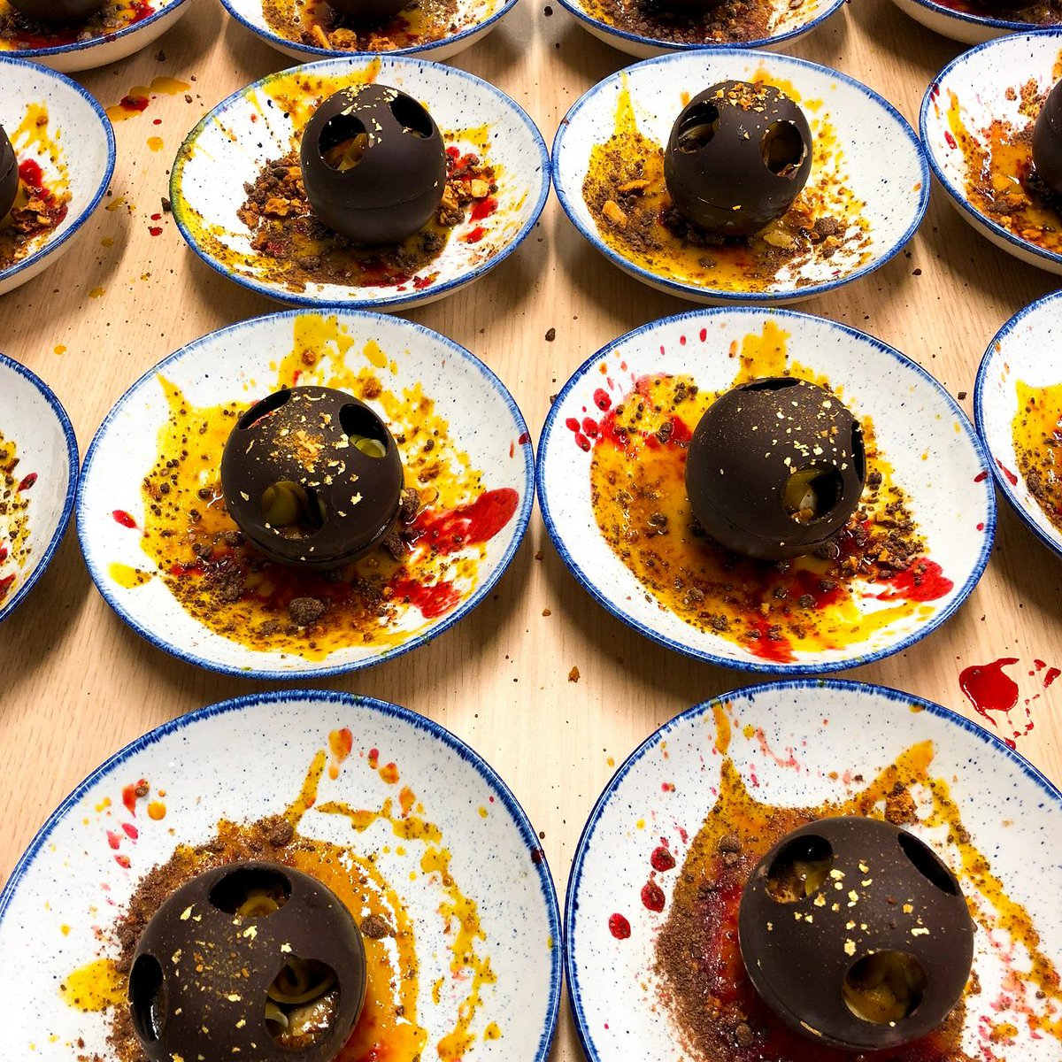 chandco's tweet photo. Yesss! Friday at 3! Time for #CHCoDOTW. This week we've gone dessert mad! RT for @JimWealands out of this world dessert or Like for @HarbourandJones' Jason Church's chocolate ganache &amp; raspberry tart #FridayFeeling https://t.co/cndsWcP9Vg