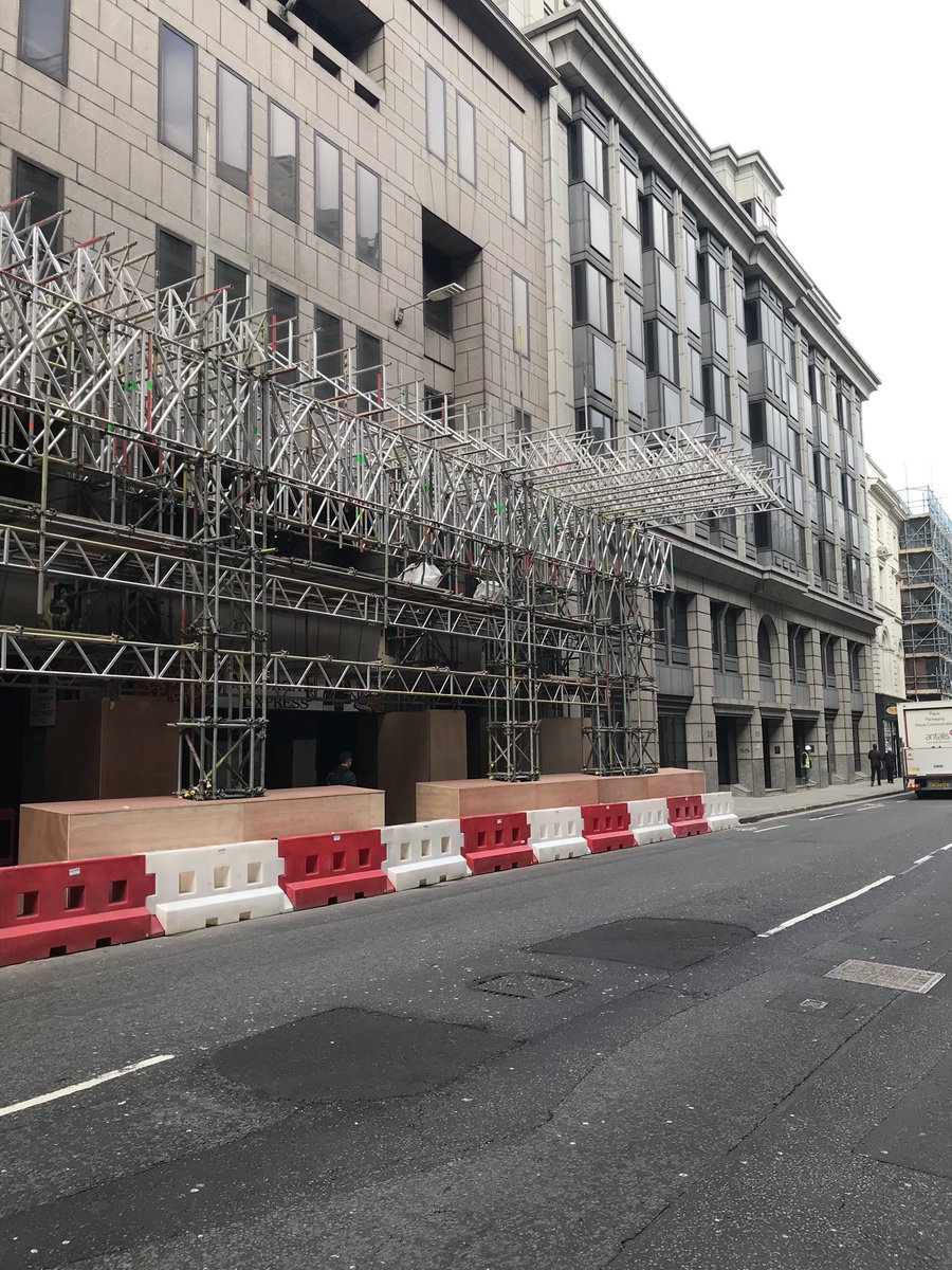 PMcshane__Trad's tweet photo. Our large gantry at Moorgate nearing completion, @TRAD_Scaff operatives have used the #Altrix HD beams to full effect and built an impressive looking scaffold during night shifts, well done guys, looking forward to seeing the finished product https://t.co/oegjEEnKWE