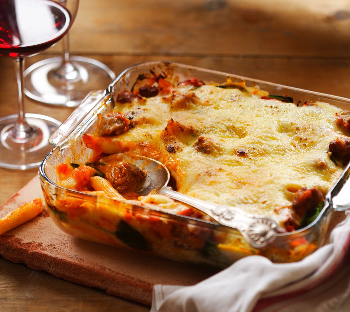 Step into the weekend with a super easy but extra tasty Sausage and Spinach Bake! #mealideas #recipe #glutenfree #wheatfree #dairyfree ow.ly/VwTP30i8maI