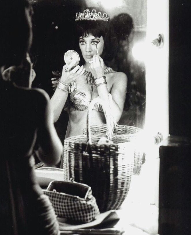 tv_type's tweet photo. It’s Final Day in the Big Brother House and @amandabarrie11 is in the bathroom. And she’s always the most beautiful of them all. #CBBAmanda #TeamAmanda @Hilary_Bonner #MyWinner #SorryHilaryIHaveAHugeCrushOnAmanda #ButYouAreALovelyCouple https://t.co/TlpMu6Ip57