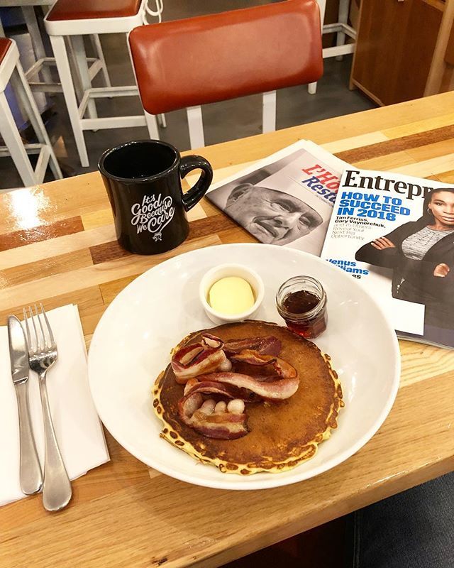 holybellycafe's tweet photo. 🥞 2ND LUNCH 🥞 Early lunch means second lunch! Plain stack, @thebeastparis bacon, catching up on some reading cause sometime it's ME time! 🙌❤️🥞☕️ #DriveSlowHomie #EatYourBreakfast #LaBase #EggsAndSides #Everyday #NineToFive #KitchenTillFour #ItsGo… https://t.co/Mm3rH514jU https://t.co/AYifMGGRMP