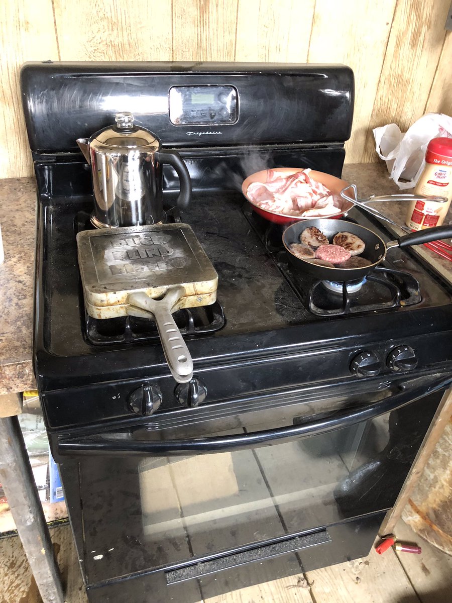VDOutdoors's tweet photo. Don't know why but everything tastes better in the blind! #missingduckseason #duckblindfood #duckblindbistro #weknowhowtoeat https://t.co/0sVBQwksBY