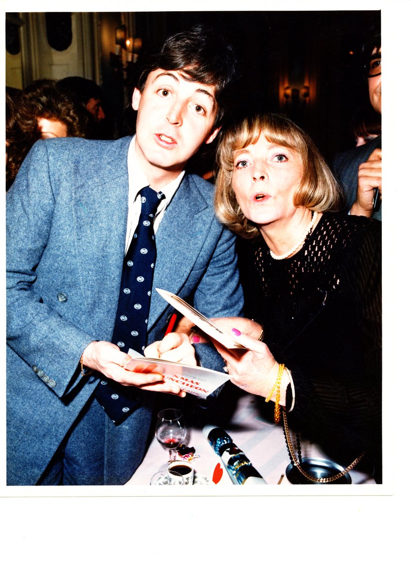 Krisp06's tweet photo. Can't believe that it was 20 years ago today that this fabulous woman - who taught me everything I needed to know about the record business - sadly passed away.
Not sure who the guy in the suit was.
#Pat
#BondStreet
#chappells https://t.co/KF6TYZHtnb