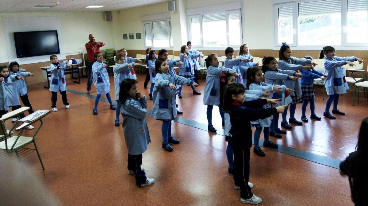 cmp_castro's tweet photo. ¡Comenzamos en Primaria con nuestro proyecto Diver CMP Patios!
Talleres de expresión corporal, baile y canto, actividades creativas, ping pong y ajedrez en el recreo para todos los alumnos de 1º a 6º. ¡Sin olvidar las patrullas de limpieza para cuidar bien nuestro colegio! https://t.co/2hE9ermPaY