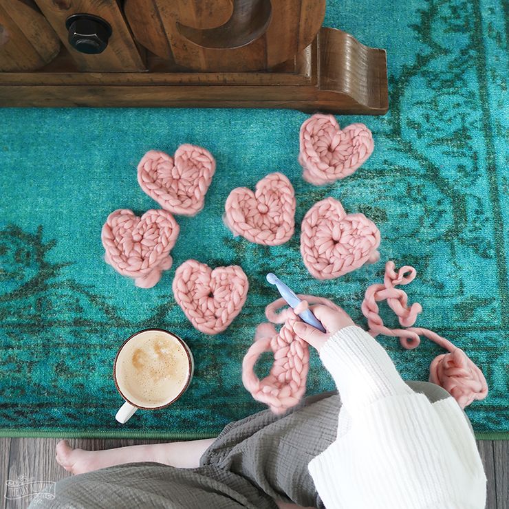 AlbertaMamas's tweet image. Make a Chunky Crochet Heart Banner  for valentines day  via @TheDIYMommy buff.ly/2E8WCim
#ValentinesDay #kidscrafts