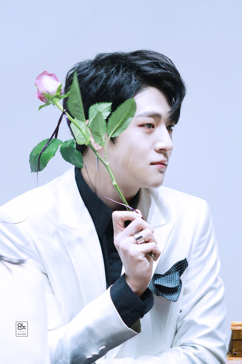 960103JINSUB's tweet photo. [#IN2IT_데뷔100일] 
💫
인투잇의 데뷔 100일을 축하합니다 🎉
오늘도 모두에게 멋진 하루였기를 💕

#인투잇 #IN2IT #진섭 #김진섭 #JINSUB #Amazing #CarpeDiem #Cadillac #IN2U #I00N2IT_오늘도_인투잇 https://t.co/edcRMEmfdo