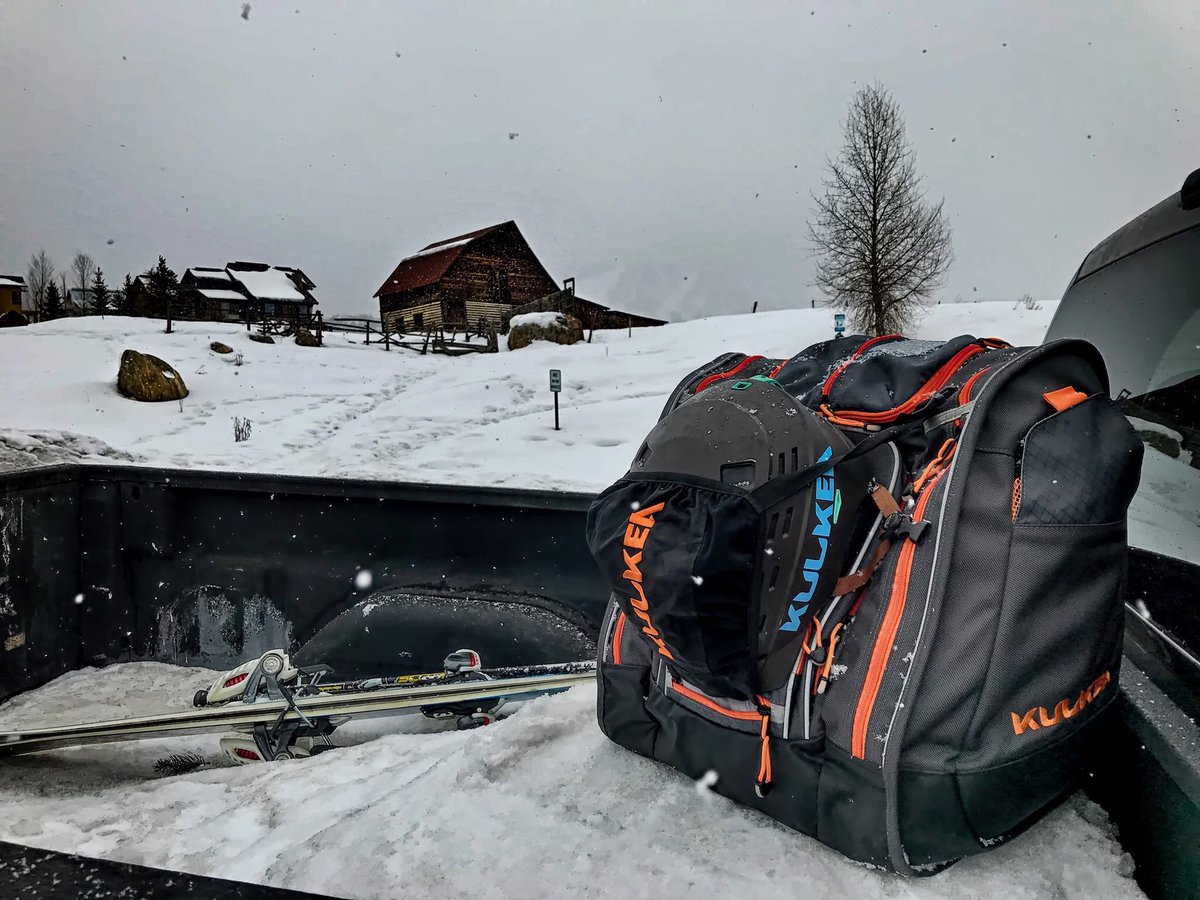 KULKEA's tweet image. Iconic @skisteamboat barn, Boot Trekker geared up! #steamboat #kulkea