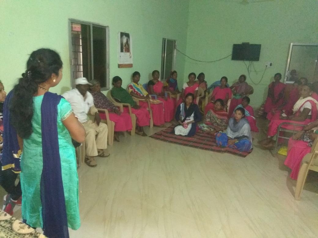 BastarSwachh's tweet photo. Meeting and discussion on sanitation and sustaining ODF status with SHG members and mitanin in GP Kodenar, Bastanar @swachhbharat @RSBMGCG #ZSBP #ZSBPCG https://t.co/BH4NL1HDS8