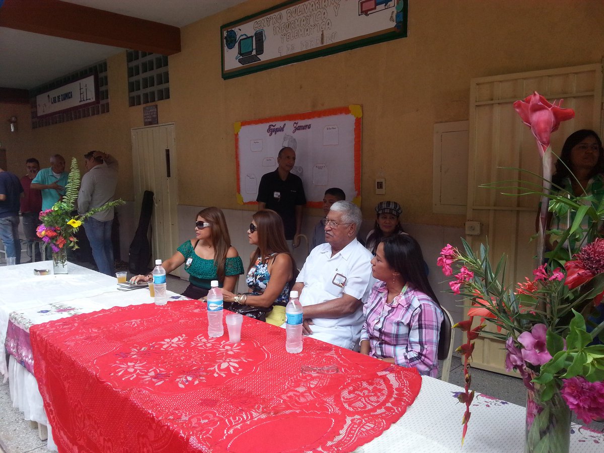 LB4FEBRERO's tweet photo. Cierre Semana Aniversaria XI liceo "4 de Febrero" en Homenajes al Maestro Hugo de los Reyes Chavez  actividades cultural @JauaMiranda @JOHNNIEPETERSON  @NicolasMaduro https://t.co/6DaXmMAKMS