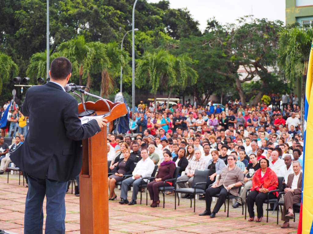 jaarreaza's tweet photo. En momentos de ofensiva imperialista, Cuba y Venezuela revolucionarias cada día más unidas. Gracias Presidente Raúl Castro por su firmeza indeclinable. Gracias jóvenes cubanos por tanta claridad, solidaridad y amor por Chávez y @NicolasMaduro https://t.co/KWThnIWVwK