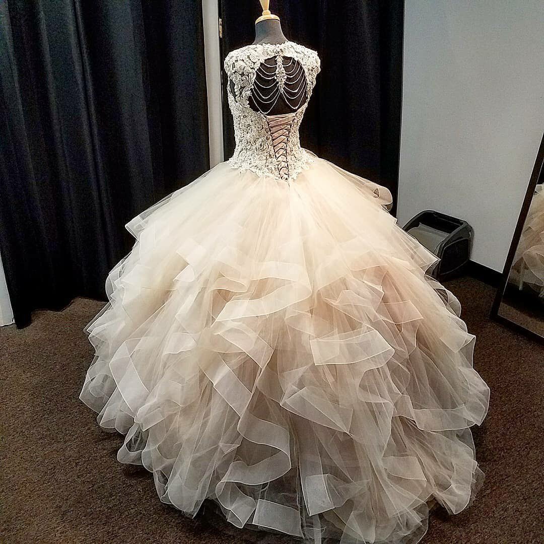 MirthasFashion's tweet photo. Spring 2018 Collection in stock NOW ‼️‼️ #mirthasfashionandquince #bling #quince #xv #morileevizcaya #morileeoffical #myquince #ballgown https://t.co/apRnvyMeal