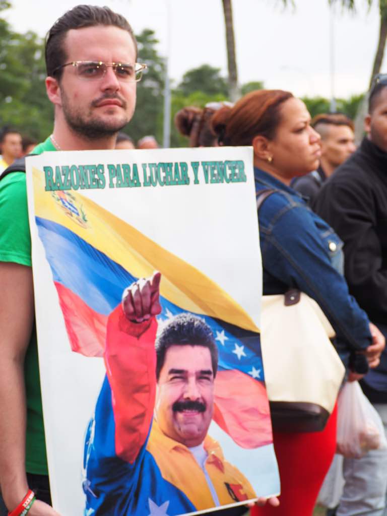 jaarreaza's tweet photo. En momentos de ofensiva imperialista, Cuba y Venezuela revolucionarias cada día más unidas. Gracias Presidente Raúl Castro por su firmeza indeclinable. Gracias jóvenes cubanos por tanta claridad, solidaridad y amor por Chávez y @NicolasMaduro https://t.co/KWThnIWVwK