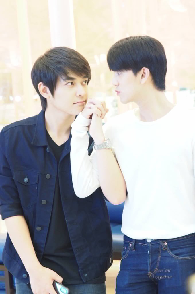 tiamahtuen's tweet photo. ใครก็ได้ตอบฉันหน่อย สถานะคู่นี้คืออะไร ฉันสับสนมึนงงไปหมดแล้ว เพื่อนสนิทหรือแฟนคะ #เปอร์เซลล์ #percell @kanapat20 @Cellexooo https://t.co/0C5wvx6Lsy