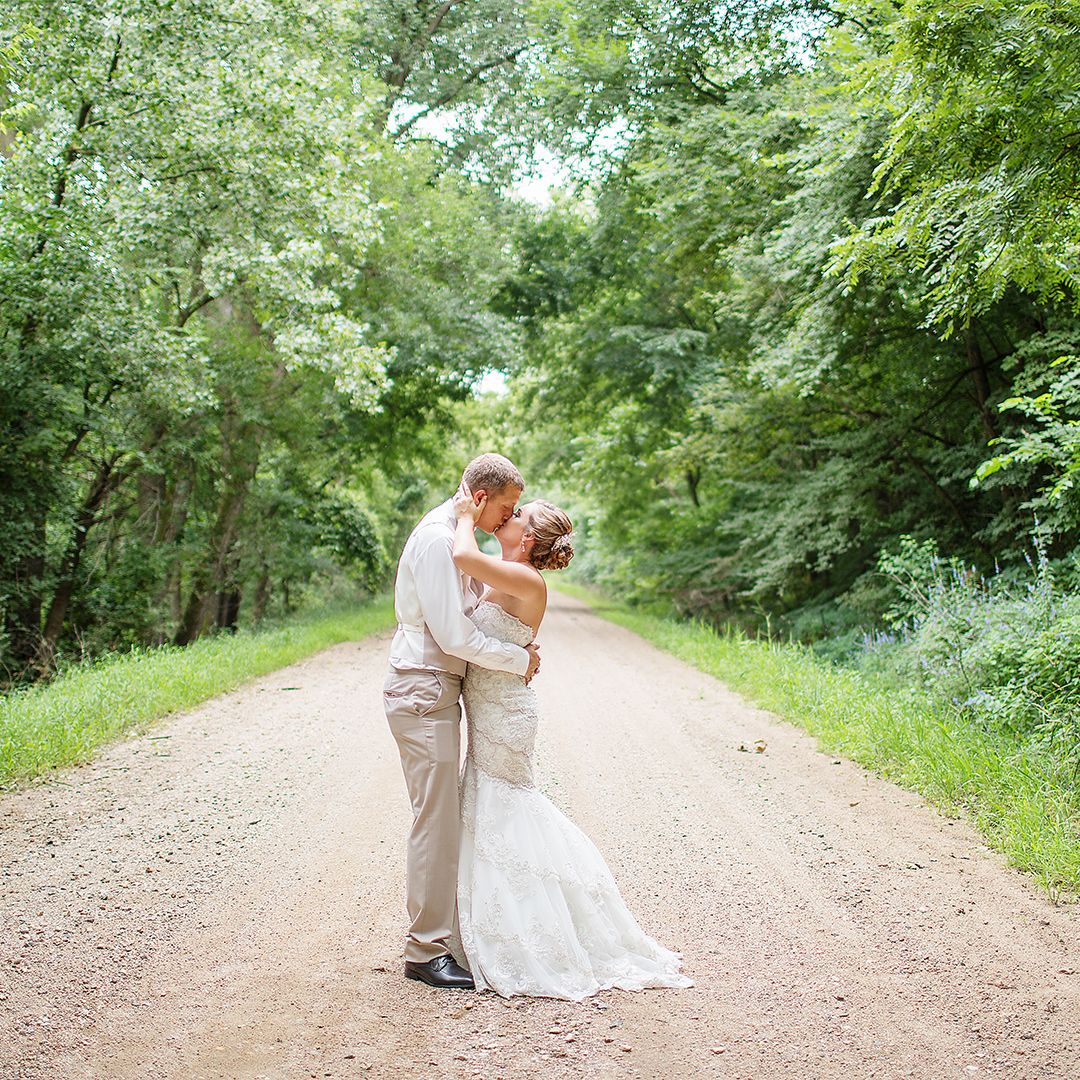GenoPhotography's tweet photo. "Love is like a friendship caught on fire." -Jeremy Taylor
.
.
.
#gplovestories #iowaweddings #iowaweddingphotographer #love #countryroads #gravelroads #loveisbeautiful #wedding #joy #beautiful #happiness #todaytomorrowforever https://t.co/82yvzNRveO
