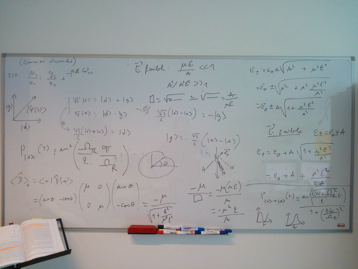 JulianGarrec's tweet photo. That's how we look at #MolecularPhysics and #chemistry @ENSTAParisTech 😎 https://t.co/CcXve4yVDr