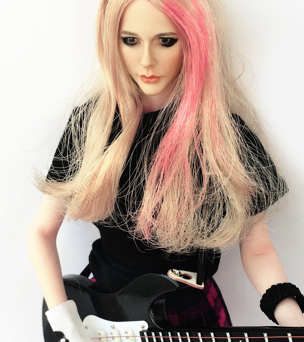 How cool is this Avril Lavigne doll!