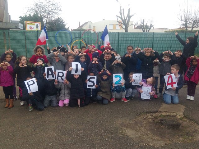 UgselMarne's tweet photo. C'est une magnifique semaine Olympique et Paralympique qui s'achève ! Merci aux enseignants et enfants des écoles engagées d'avoir relevé le défi ! En route vers Paris 2024 ! @Paris2024 #sop2018 @FranceOlympique @Sports_gouv @TonyESTANGUET @EnsCatho @UGSELnationale @FlesselLaura https://t.co/h0e7bn7WWn