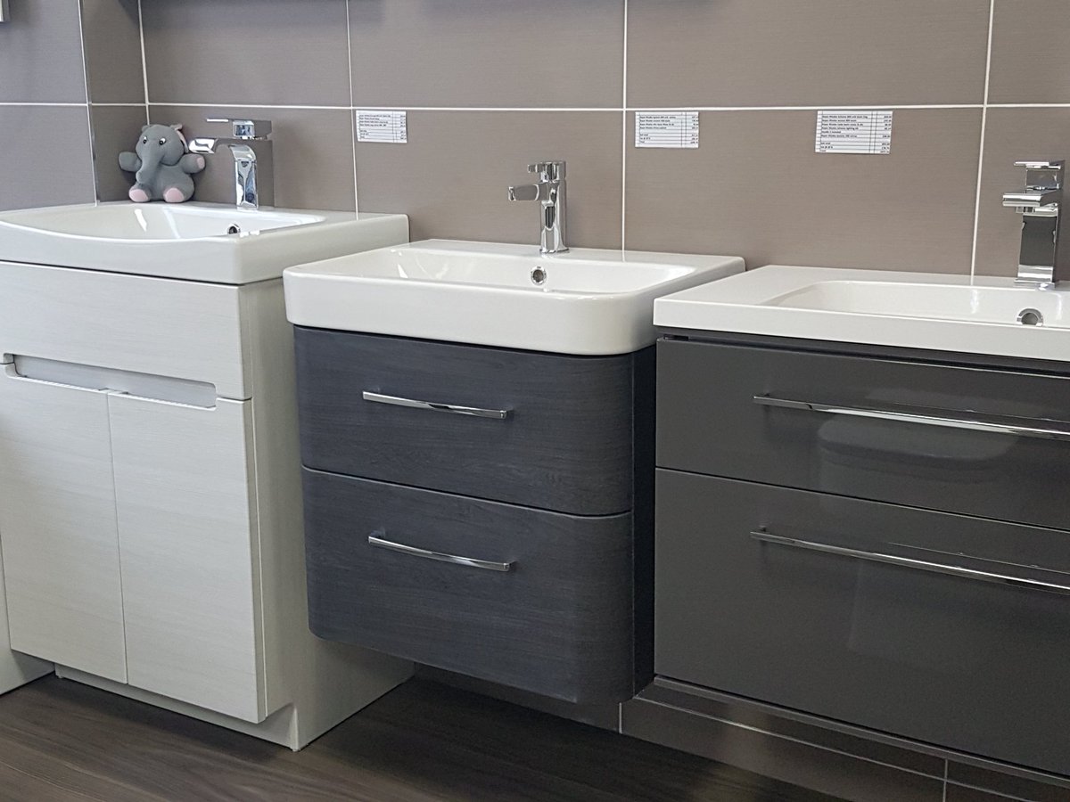 Our new <a href="/roperrhodesltd/">Roper Rhodes Ltd</a> System basin unit on display....you've gotta have a system.😃😃
