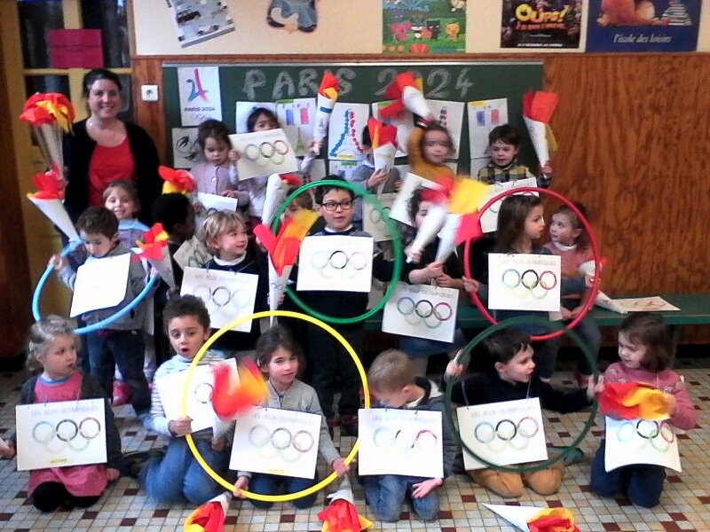UgselMarne's tweet photo. C'est une magnifique semaine Olympique et Paralympique qui s'achève ! Merci aux enseignants et enfants des écoles engagées d'avoir relevé le défi ! En route vers Paris 2024 ! @Paris2024 #sop2018 @FranceOlympique @Sports_gouv @TonyESTANGUET @EnsCatho @UGSELnationale @FlesselLaura https://t.co/h0e7bn7WWn