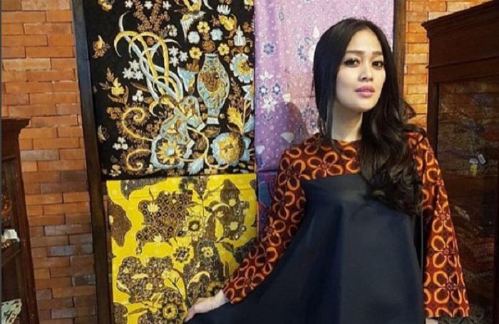 Paranormal Ini Prediksi Gracia Indri Bakal Cerai dan Punya Pasangan Baru dlvr.it/QDkH2T #netralnews