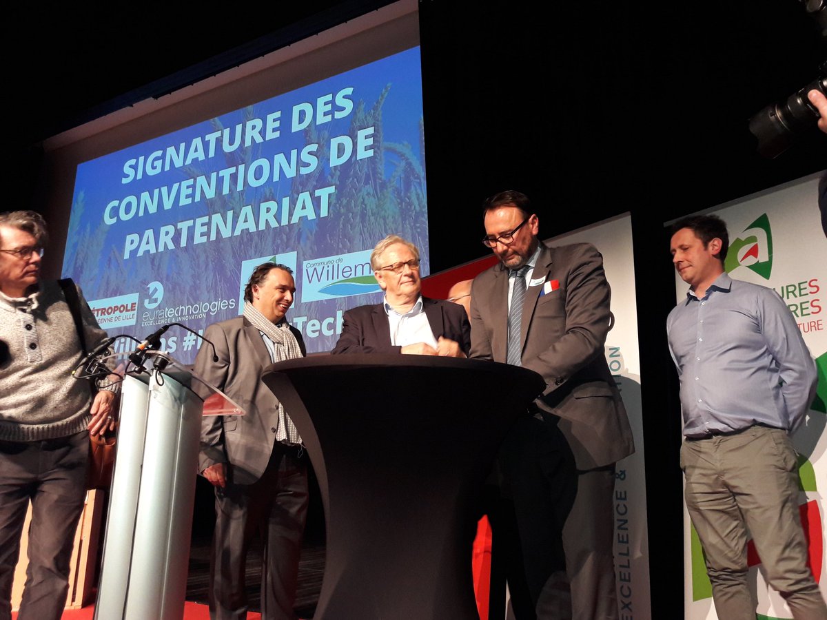 GDelbar's tweet photo. A #Willems pour inaugurer le nouvel incubateur spécialisé dans l'agrotechnologie. Après @Blanchemaille , @euratechnologie continue d'essaimer sur la @MEL_Lille et @hautsdefrance ! #Agrotech #InnovAgTech https://t.co/MPUrZ0DtgC