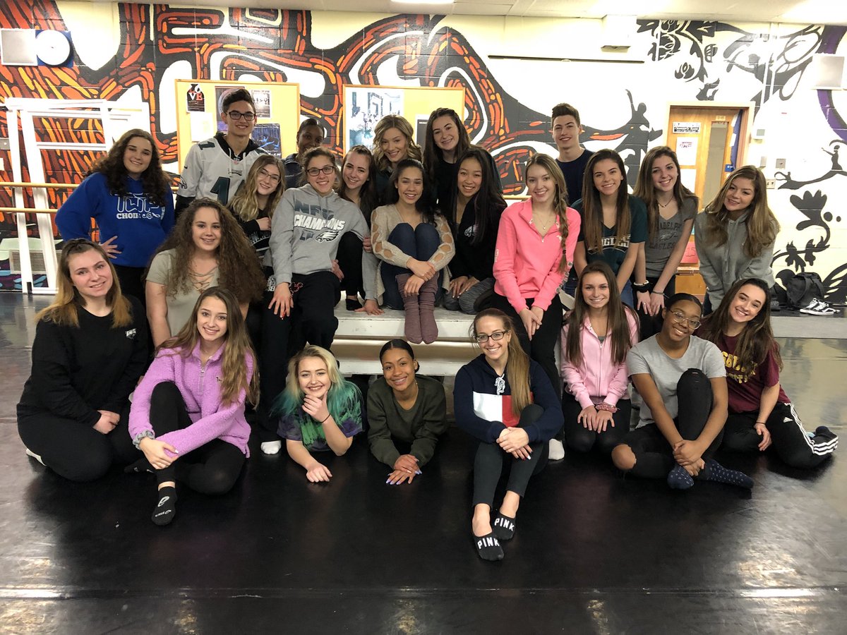 TWPDanceDept's tweet photo. We’re having a hard time letting go of @Kami_Hickson 💕 but wishing her all the best at her new school! D2 3rd Period ❤️s Kami!!! @Ms_EJacks https://t.co/gyxsF1st3a