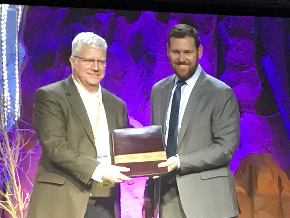 cowguymatt's tweet photo. Way to go Andy! #CattleCon18 #beefmeet #mocattle https://t.co/zUL2M2wEsh