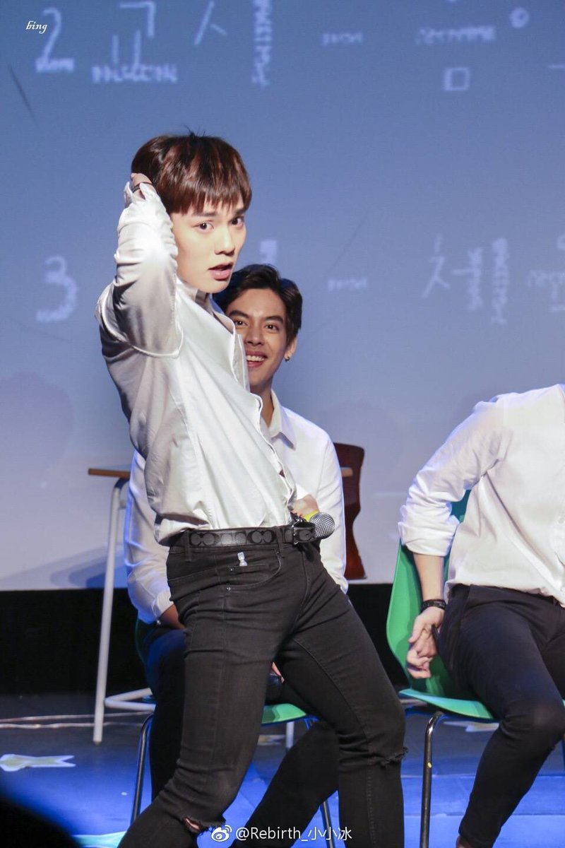 yuiccc_'s tweet photo. #godcop 🐉
Cop likes to mimic Gxxod's favorite actions😏
@CTR2DAB 💙@gxxod4
#ก็อตอิทธิพัทธ์ #ใหญ่ลักยิ้มยักไหล่2017 #ccopter #ก็อตคอป
pic cr:logo https://t.co/tCYxbkaESm