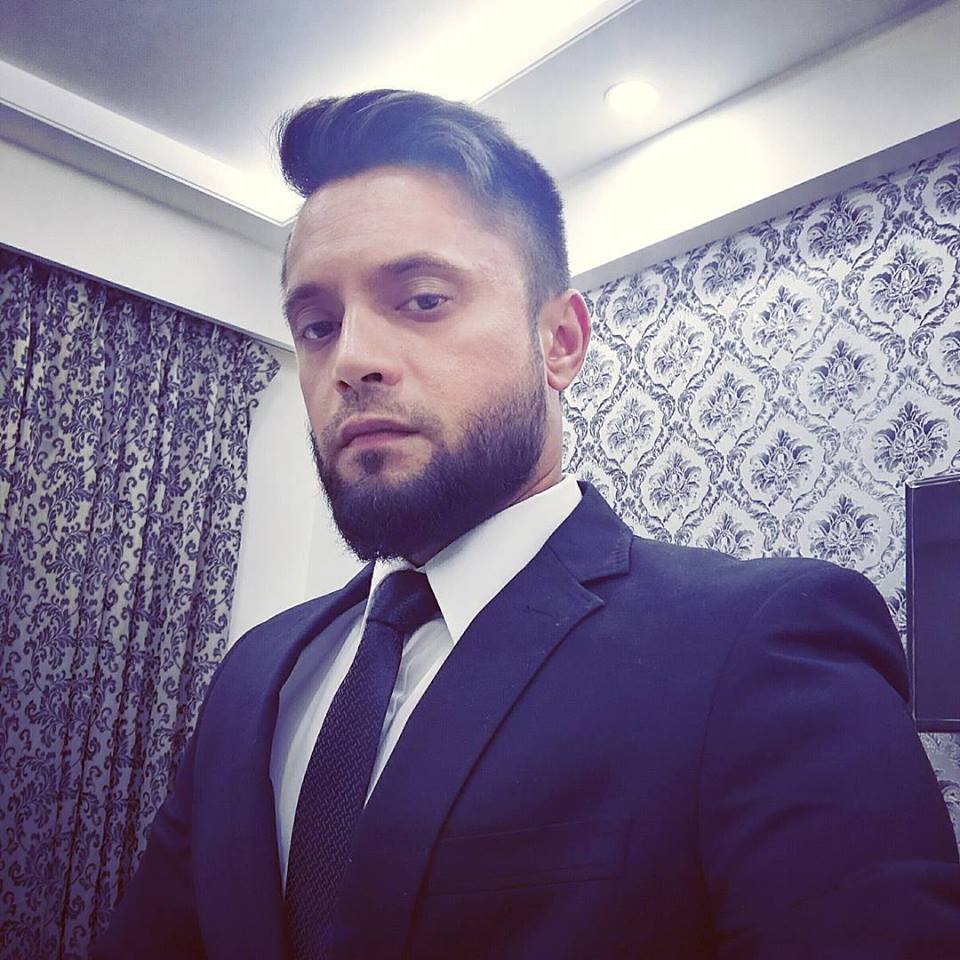ejaz_k's tweet photo. #DropYourHottestPic  I come out like a Horror show in photos so to find one where I don't scare people is great. https://t.co/b0vjUetfYV