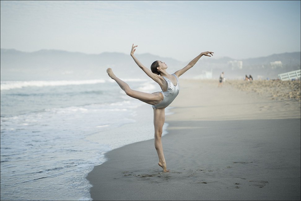 Ballerinaprjct's tweet image. Juliet on Santa Monica Beach. #JulietDoherty @JulietDoherty #SantaMonicaBeach #LosAngeles #ballet #BallerinaProject