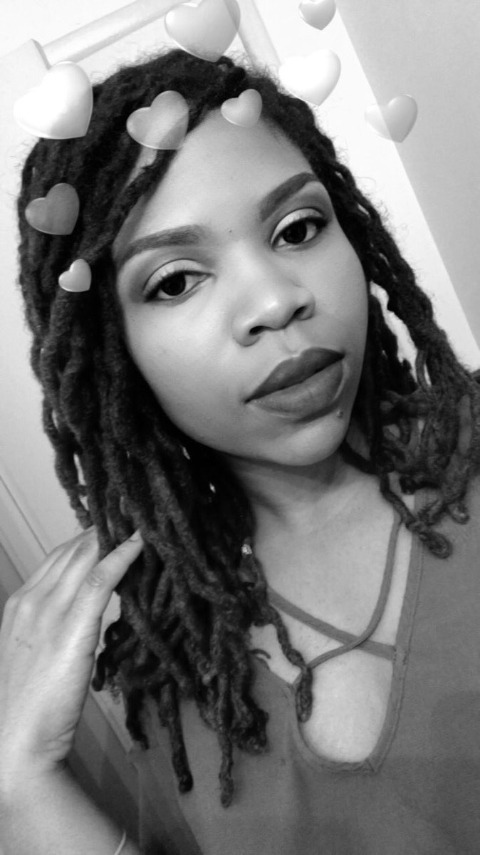 QueenMBCorry_93's tweet photo. I never wear lipstick... https://t.co/6TS0w13RsA