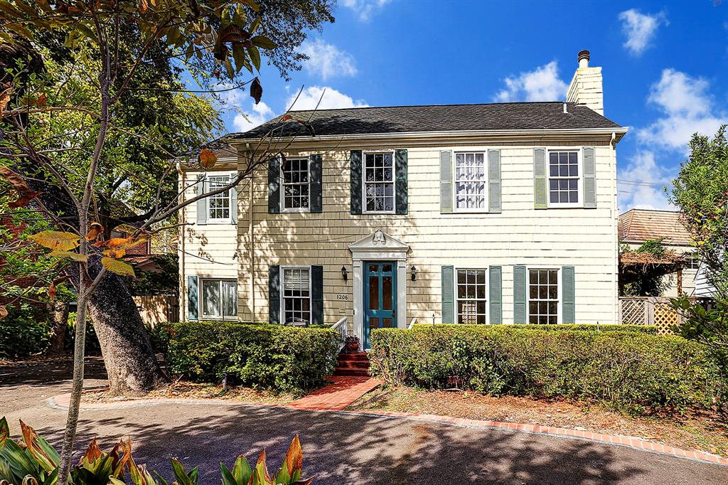RealtorMatthewE's tweet photo. These homes are excellent values in some of the most desirable neighborhoods in Houston. #realestate #houston #realestateagent https://t.co/iqmG5FOef7 https://t.co/wsGNNX7l40