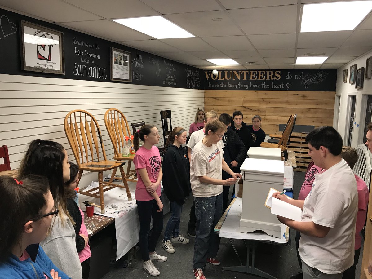 StRoseHouse's tweet photo. Learning how to paint, distress, and wax... excited to spend our service day at Restor Decor in Dwntwn Edwardsville. #GriffinServiceDay2018 #FMCHS https://t.co/zcsEbTigE4