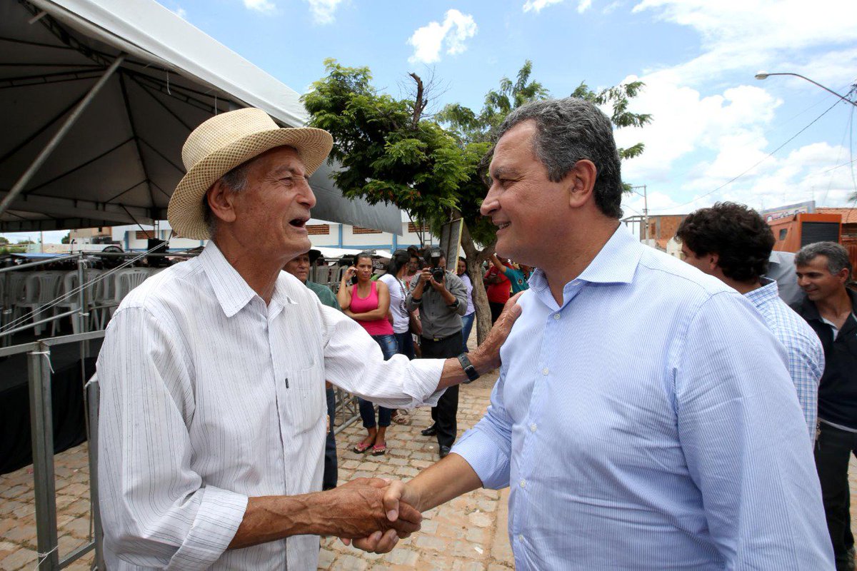 costa_rui's tweet photo. Sabedoria em #Coribe! Satisfação em trabalhar por este povo... Hoje inauguramos sistema de #água, entregamos #ambulância e autorizamos restauração de #estrada BA-172, de #Jaborandi a #SãoFélixdoCoribe.
🏃#RuiCorreria https://t.co/BUJqkkxW7y