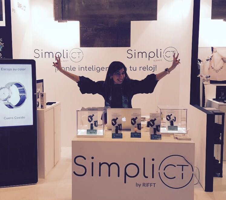 CTBand_Rifft's tweet photo. Encore une belle journée à l’heure espagnole pour l'équipe de RIFFT ! RDV sur le stand 8F12 - Pavillon 8 jusqu'à dimanche pour tester le bracelet connecté Simpli CT ! #Madridjoya #SimpliCT #RIFFT https://t.co/RzZLbjAV3L