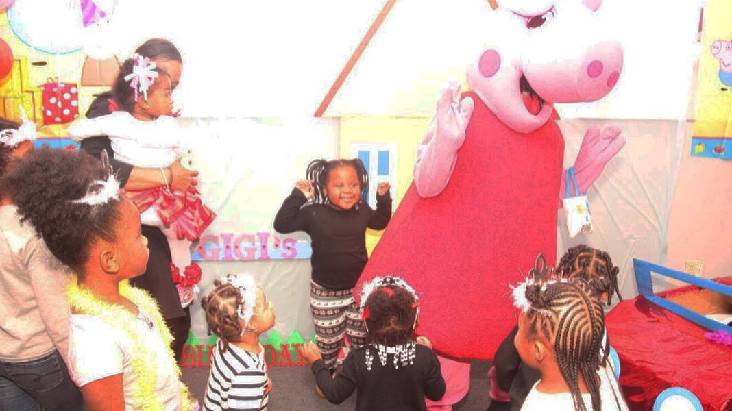 Clubbleu_'s tweet photo. BLEU DOES KIDS PARTIES TOO!   https://t.co/cDU07kTjWY  We have a variety of events for adults and kids! Come create good memories at Bleu! #PhillyKidsParty #PhillyEventSpace #BleuEventSpace #ClubBleu #ClubBleuPhilly #PhillyMilestones  #FamilyOwnedAndOperated #PhillySmallBuisness https://t.co/UZN3v3GYup