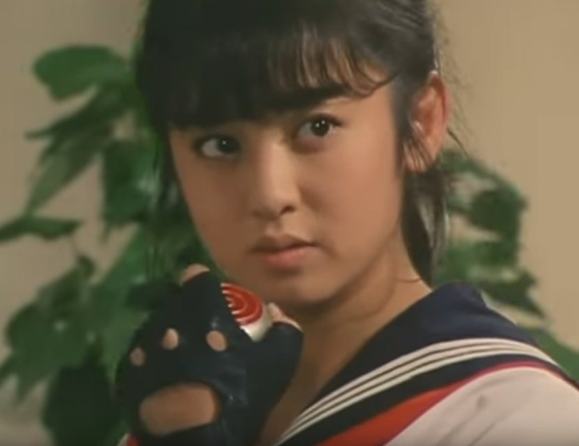 六界 俺の初カッコイイ指ぬきグローブはスケバン刑事だなー 画像は初代の斉藤由貴だけど三代目浅香唯に至るまで 戦闘直前のキメで 指ぬきグローブはめてギリリと握りこむシーンが毎回のように挿入されてたからなー 六界 俺の初カッコイイ指ぬきグローブはスケバン刑事だなー 画像は初代の斉藤由貴だけど三代目浅香唯に至るまで 戦闘直前のキメで 指ぬきグローブはめてギリリと握りこむシーンが毎回のように挿入されてたからなー