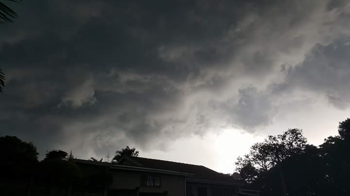 ReenvalSA's tweet photo. Just had a #hugestorm in Pinetown Durban #hail Photo Monica Brown @SAWeatherServic @eNCAWeather @JoelGuy_ @venter_annette @debeer_anika @WitnessKZN @TheMercurySA @TheCitizen_News @maroelamedia @TrafficSA @Letabaherald @AfricaWeather_ @YouMagazine @Die_NANB @SABCNewsOnline https://t.co/UeZCIb9oZx