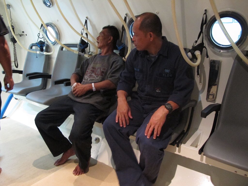KDSM_PASKAL's tweet image. Mlm minggu,staf #hyperbaricchamber bersengkang mata dlm usaha merawat mangsa #decompressionsickness dari #Sandakan
#CSR 
#NBOS #kebajikan
#kesihatan
#scuba @mykamarul @syedzahirputra @ARBA_My @tldm_rasmi