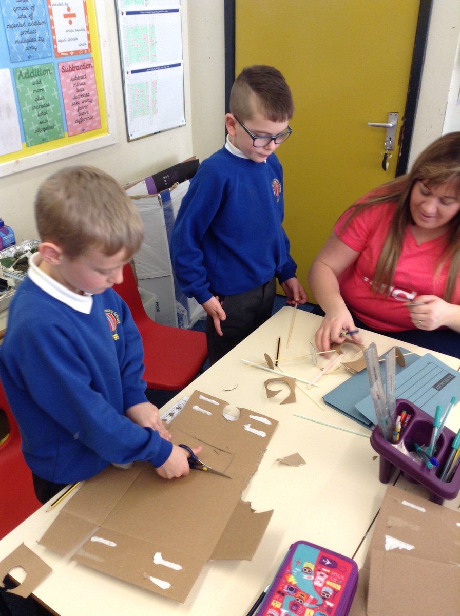 MissDrakeNYPS's tweet photo. Today we have been auto-motive engineers! What an absolutely brilliant session today, thank you so much to all our families for your brilliant team work🚘🚗 #engineeringforfamilies @Newyorkprimary @nustem_uk https://t.co/x66Ct0auft